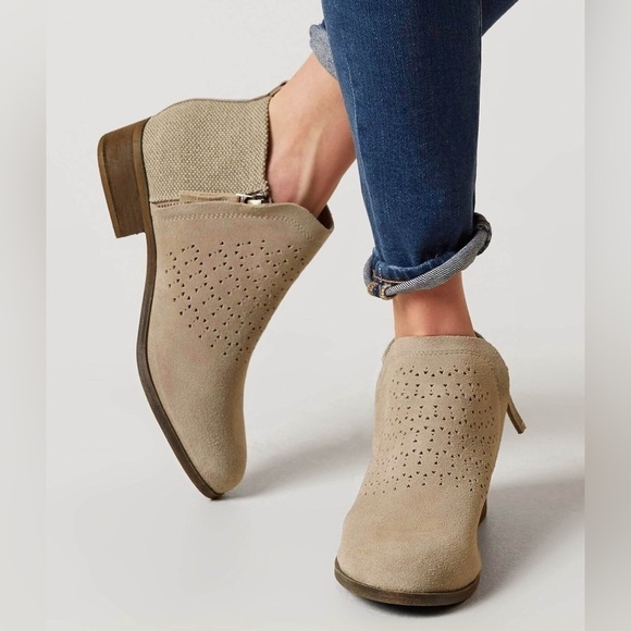 Tom's Deia Suede Perforated Side Zip Ankle Bootie Size 9.5 346 - Picture 1 of 11